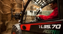 Телескопический погрузчик для сельского хозяйства Bobcat TL35.70+AGRI вид кабины сбоку