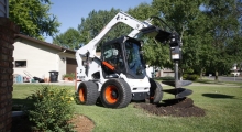 Колесный мини погрузчик Bobcat A770 ландшафтное проектирование