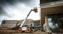 Телескопический погрузчик Bobcat T40.180SLP на стройплощадке